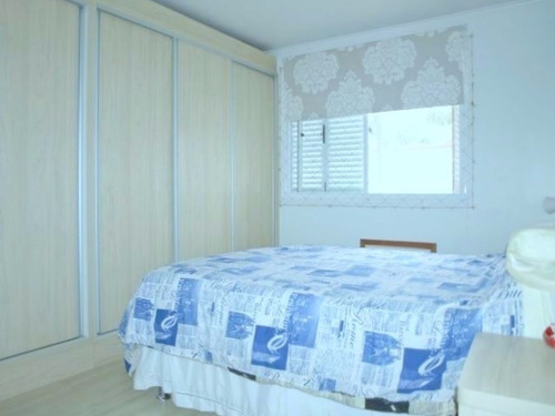 Casa Em Condomínio De 4 Dormitórios - 4150