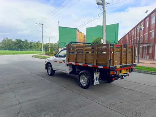 Toyota Hilux Mt 2400cc 4x2 Estacas