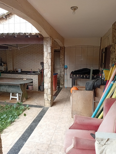 2 Quartos, 1 Suíte, Sala,cozinha, Banheiro, Varanda, Etc...
