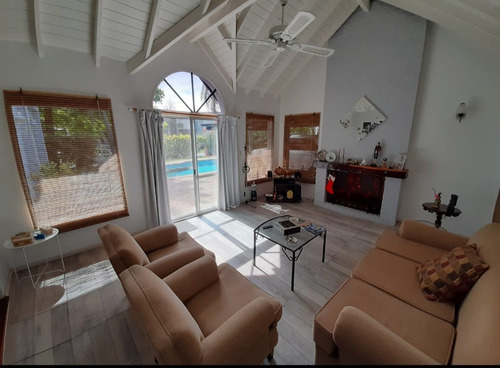 Casa Con Amarra Propia -