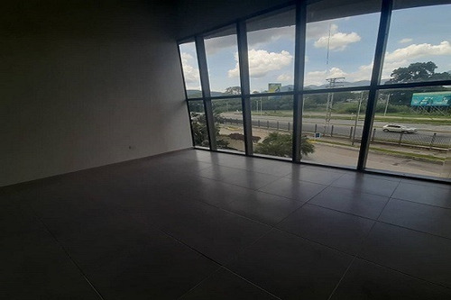 Imagen 5 de 11 de Asein579 Vende Local En El Hesperia, Avenida Feo La Cruz Naguanagua. Estado Carabobo
