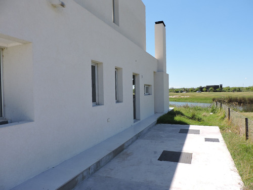Casa A Estrenar En El Naudir Lote, A La Laguna.