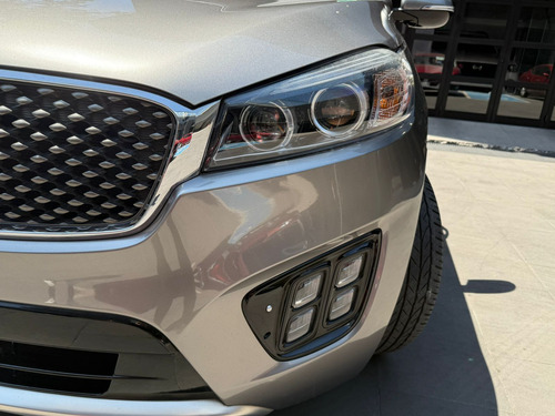 Kia Sorento 3.3 V6 SXL Piel 7 Pasajeros AWD At