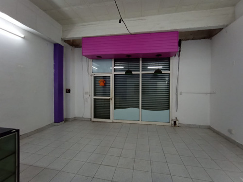 Imagen 5 de 5 de Local Comercial Sobre Avenida.