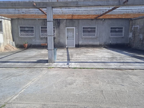 Imagen 2 de 11 de Se Vende Casa En Urb. Los Samanes B, Zona Industrial Ve02-784zi-ssil