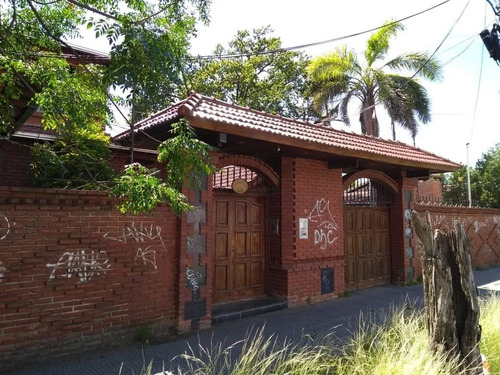 Casa En Ituzaingo Centro En Venta Super Amplia