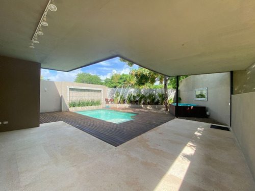 Imagen 5 de 30 de Casa En Venta En Cancun Residencial Villas Lagoon, El Table