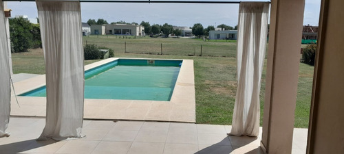 Importante Casa En La Concepción Lujan.