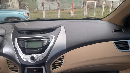 Imagen 10 de 12 de Hyundai 2012 Elantra Gls