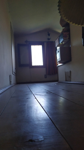 Sólida Casa En Agradable Entorno