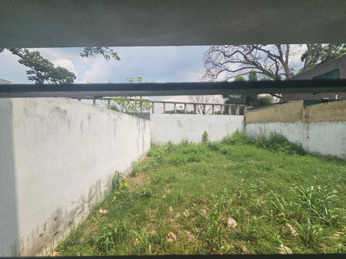 Sky Group Vende Town House Obra Blanca En Conjunto Residencial Casa Verde - San Diego Town House Con Pozo Y Planta 100%