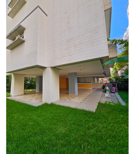 Apartamento En Alquiler 160 M2 - Urb. Campo Alegre