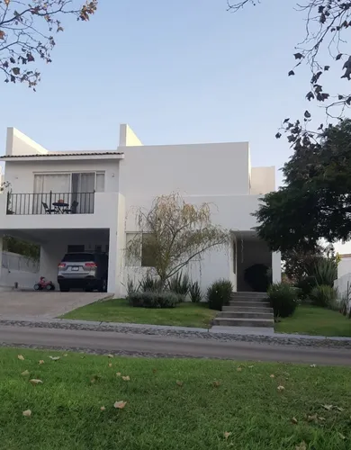 Exclusiva Residencia En Venta En El Campanario, Querétaro Ubicación Premium
