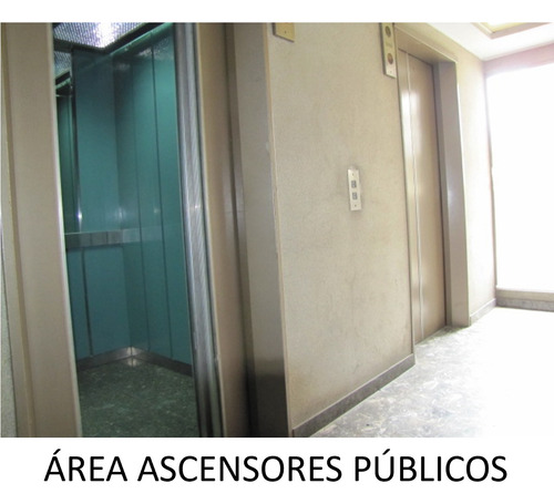 Oficina Acondicionada Como Centro Ambulatorio - Avda. Casanova / Tsc
