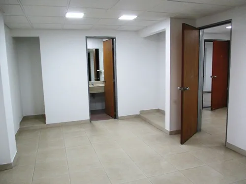 Arriendo Oficina 508 Chapinero Quinto Piso De 34mt Un Solo Espacio Iluminada Sol En La Tarde Luces Led Piso En Cerámica Un Baño Privado Y 6 Baterías De Baños Comunales Ascensor Escaleras De Emergencia