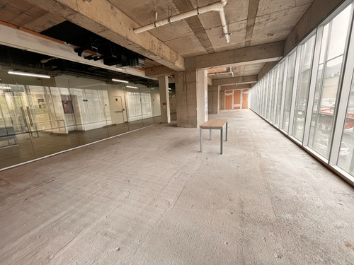 Planta Libre En Nuevo Strip Center, Metro Hospitales
