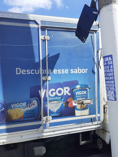 Imagem 2 de 8 de Baú Laminado Volks 3/4