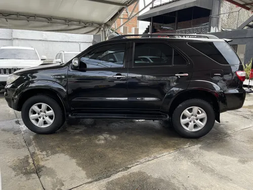 Toyota Fortuner Sr5 At 3000cc Td 4x4
