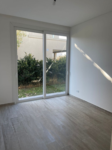Imagen 10 de 16 de Hermosa Casa Minimalista A La Venta En Barrio Los Talas