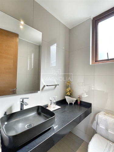 Casa En Venta De 7 Dorm. Mas Servicios En Chicureo Poniente
