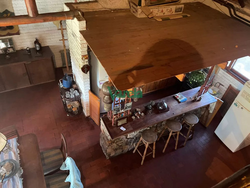 Casa De 4 Dormitorios Y 3 Baños Con Piscina En La Floresta