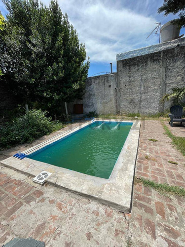 Venta Casa 5 Ambientes - Padua Centro - Con Parque Y Pileta