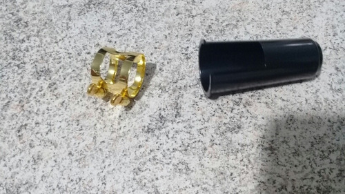 Imagem 3 de 6 de Braçadeira, Presilha, Fixador E Tampo De Boquilha Clarinetes