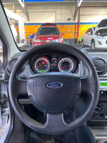Imagen 17 de 24 de Ford Fiesta Max 1.6l Edge Plus 2013