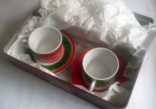 Navidad Juego 2 Tazas Porcelana Con Platos Caja De Lata Roja