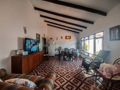 Imagen 8 de 17 de Céntrica Casa Con 2 Frentes A Metros De La Avenida Banzer