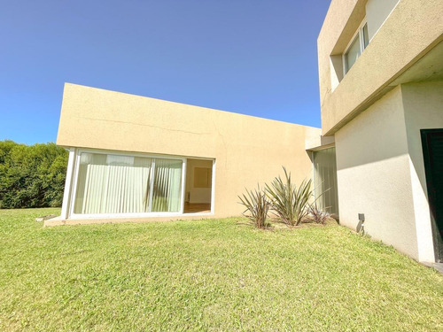 Imagen 17 de 24 de Casa 3 Dorm. - San Sebastian, Barrio Cerrado - Funes.
