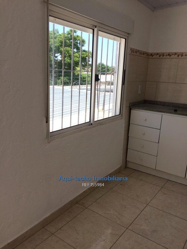 Tipo Casita De Altos , Cuenta Con Locomocion En La Puerta