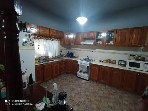 Propiedad En Block - Local, 2 Ph De 3 Ambientes, Y Un Local Y Duplex Para Construir - Lanús Oeste