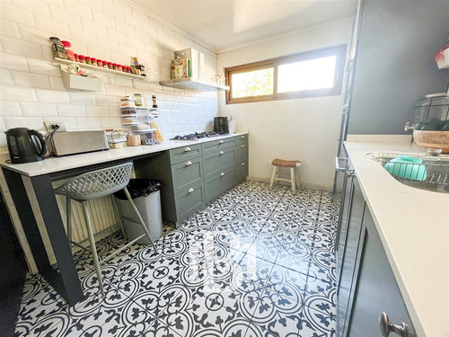 Casa En Venta De 4 Dorm. En Lo Barnechea