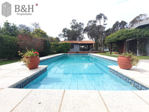 Casa En Alquiler Anual, Pinares A Pasos Del Mar, Punta Del Este