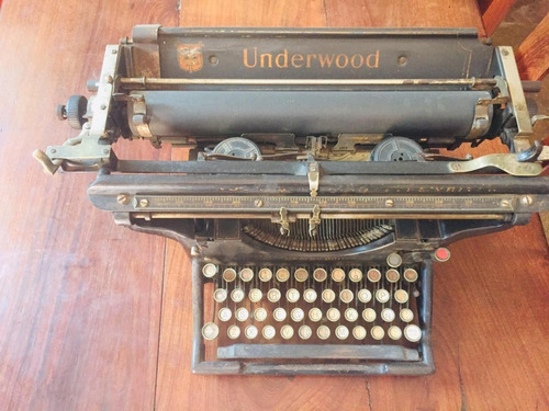 Maquina De Escribir Antigua. Marca Underwood.  No Funciona.