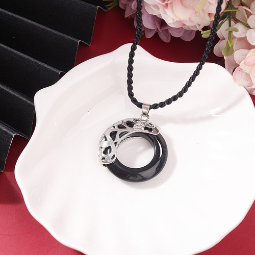 Colar De Casal Com Pingente Redondo Preto E Branco Com Pinge
