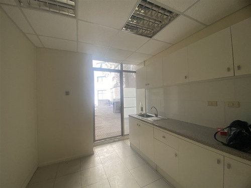 Local Comercial En Arriendo En Providencia, 159 Uf