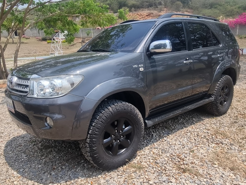 Toyota  Fortuner  4x4