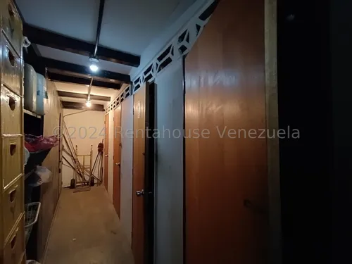 Fondo Comercio Negocio En Venta En Zona De Alto Trafico Av Ayacucho Con Cavas Cuartos Exhibidores Inventario Estef 25-4870