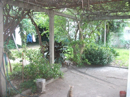 Chalet Amplio Y De Buena Construcion