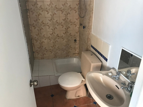 Deopartamento En Segundo Piso, Muy Central, Locomoción.