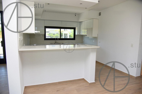 Casa En Venta De 5 Ambientes En Puertos