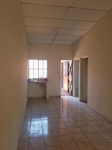 Imagen 11 de 30 de Casa De 3 Cuartos Sala Cocina Jardín 1 Baño Lavadero
