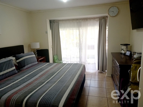 Casa En Venta De 4 Dorm. En Algarrobo