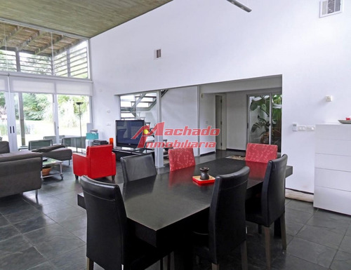 Moderna Casa San Rafael- Ref: 5451