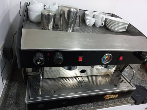 Cafetera Marca Wega Doble Grupo, Tensión 110v (Usado)