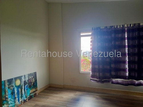 Casa Duplex En Venta Remodelada Con Espacio De Jardín Semi Amoblada Los Castores San Antonio De Los Altos Negociable