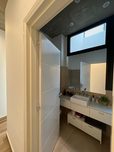 Triplex En Venta De Dos Dormitorios Y Dos Baños Con Terraza Y Pileta