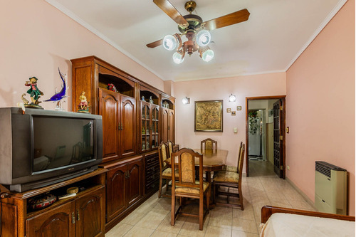 Casa . Dúplex . 4 Ambientes . Patio . Cochera . Apto Credito . Permuta . Ramos Mejia